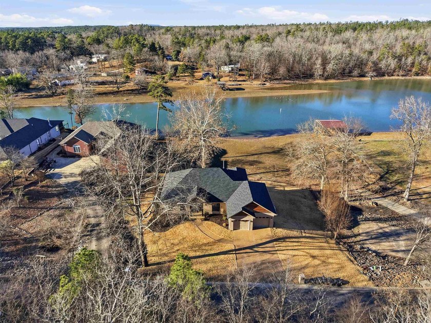 Beautifully updated lakefront home tucked away on a quiet cove - photo 39