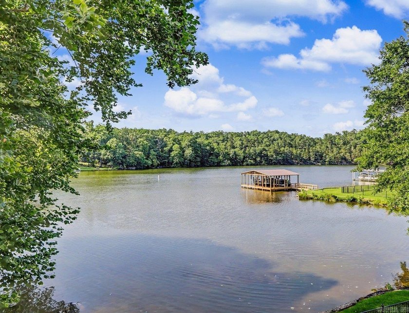 Beautifully updated lakefront home tucked away on a quiet cove - photo 43
