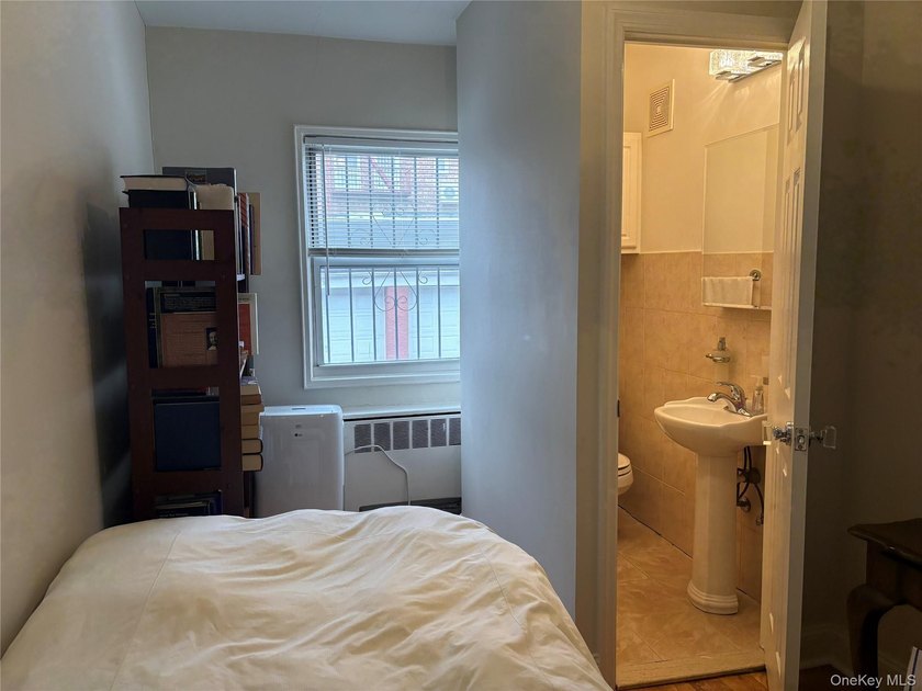 Renovated, sleek, end-of-row apartment with private entrance - photo 13