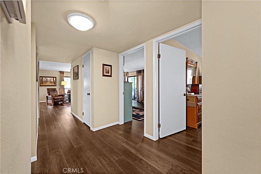 Beautifully upgraded 2 bedroom + den, 2 bath condo with approx - photo 6