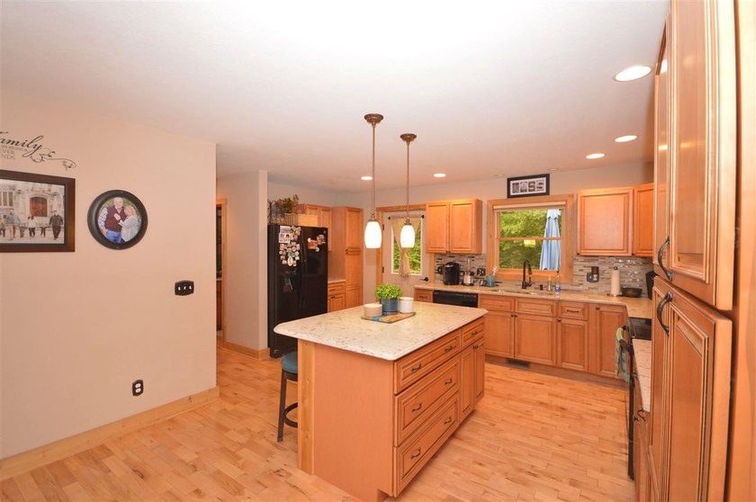Welcome home to the tranquility of Earl Street! Set on a one - photo 9