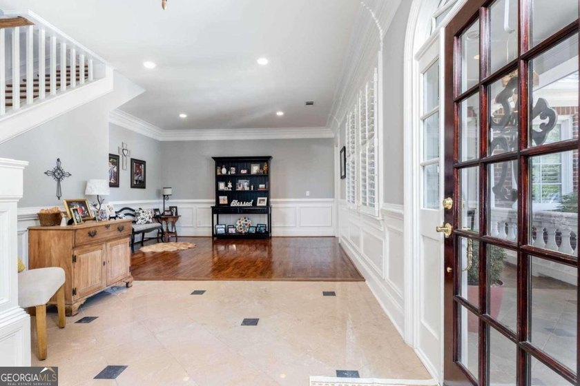 Custom-built home. Winding staircase &amp; grand foyer. Huge master - photo 29