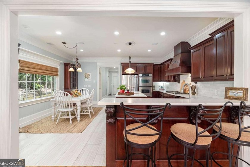 Custom-built home. Winding staircase &amp; grand foyer. Huge master - photo 42