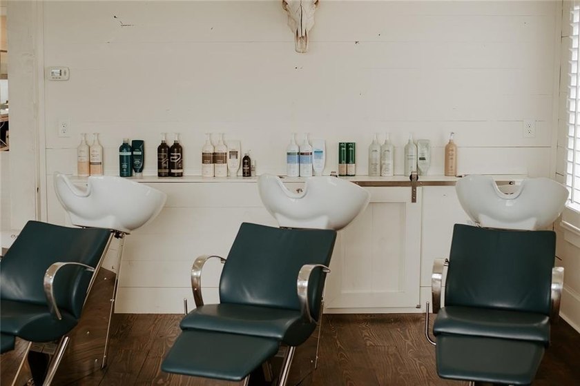 Excellent Commercial opportunity in a highly desirable,highly - photo 5