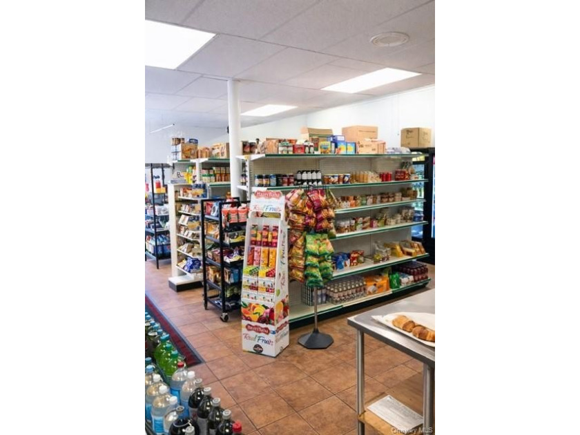 Prime mixed-use opportunity in the heart of Throggs Neck! - photo 3