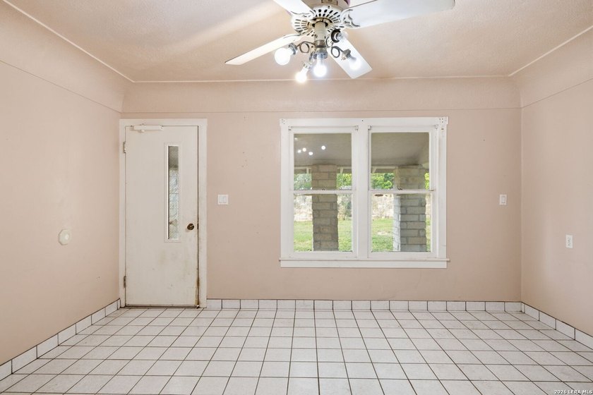 RARE 1-ACRE GEM IN HISTORIC HELOTES - NO HOA! Looking for - photo 14
