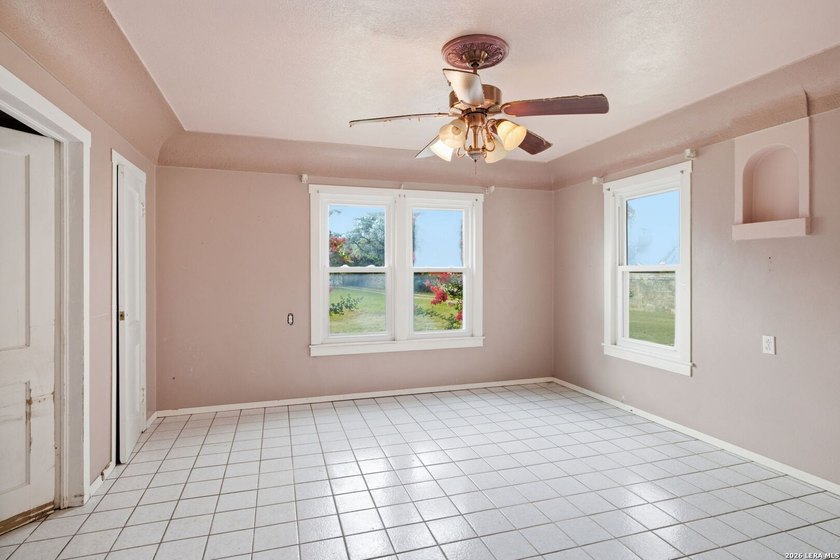 RARE 1-ACRE GEM IN HISTORIC HELOTES - NO HOA! Looking for - photo 15
