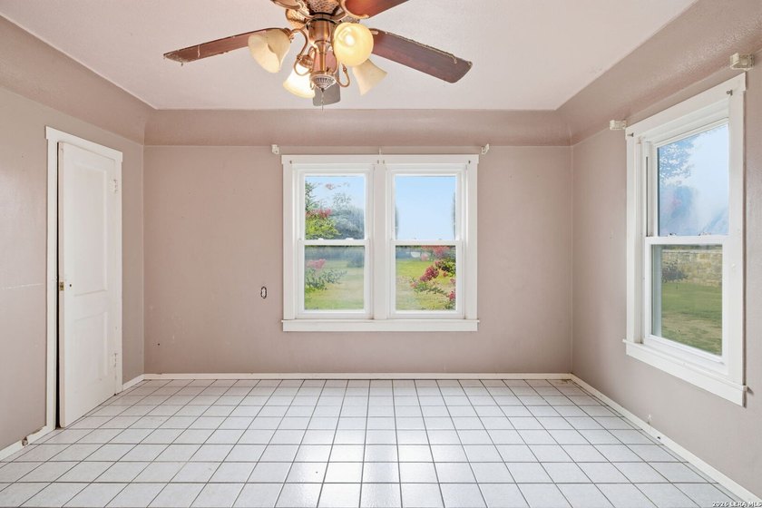 RARE 1-ACRE GEM IN HISTORIC HELOTES - NO HOA! Looking for - photo 16