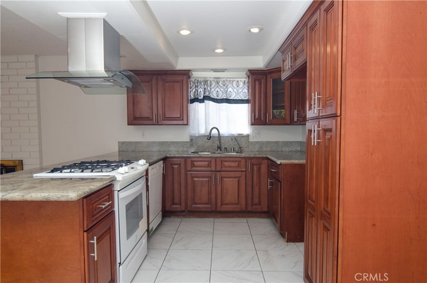 Lovely 3 bedroom, 2 bath home, plus a bonus room that can be - photo 24