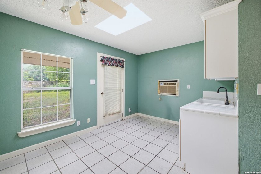 RARE 1-ACRE GEM IN HISTORIC HELOTES - NO HOA! Looking for - photo 25