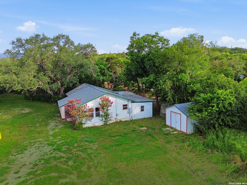 RARE 1-ACRE GEM IN HISTORIC HELOTES - NO HOA! Looking for - photo 33