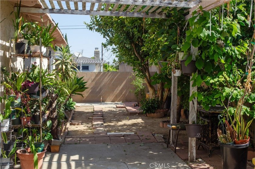 Lovely 3 bedroom, 2 bath home, plus a bonus room that can be - photo 43