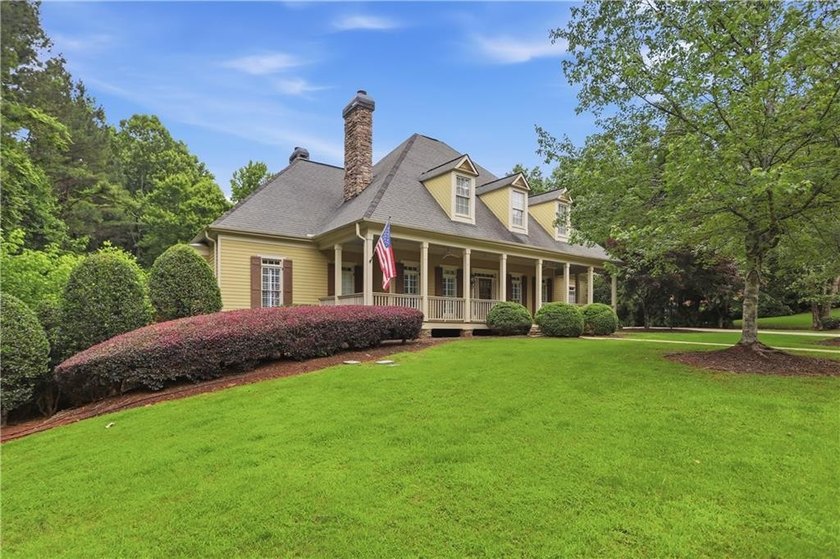 Nestled behind a sweeping lawn on a private, tree-lined lot - photo 2