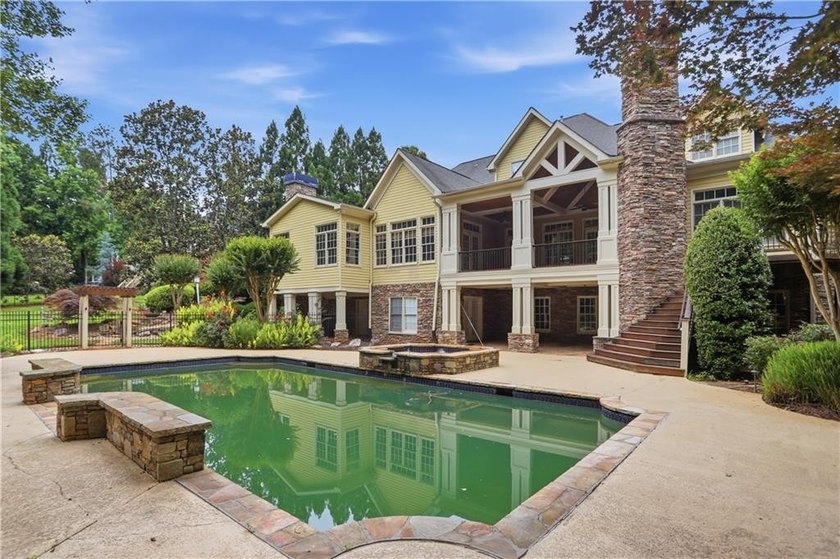 Nestled behind a sweeping lawn on a private, tree-lined lot - photo 5