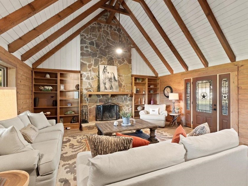 Rare opportunity to own a fully furnished Brazos Riverfront - photo 5