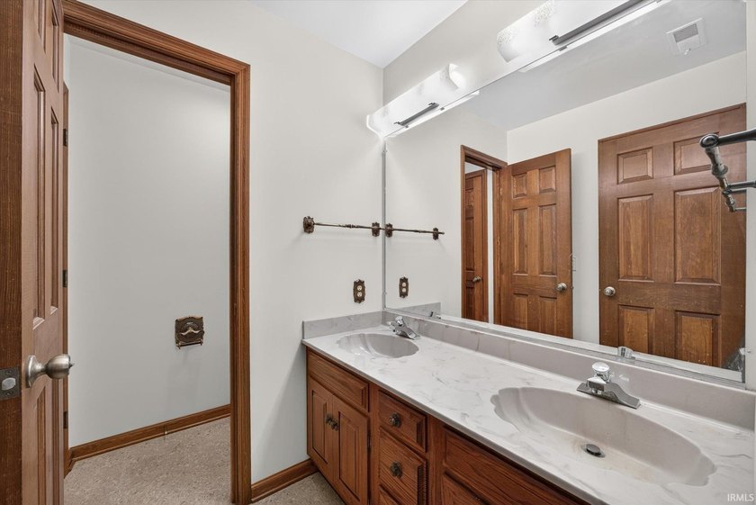 This lovely one-owner four bedroom, three and a half bath brick - photo 25