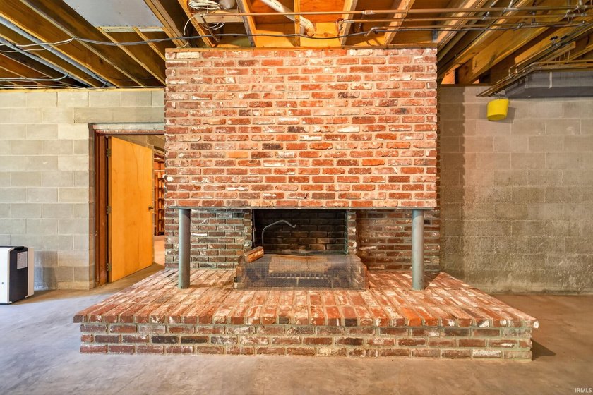This lovely one-owner four bedroom, three and a half bath brick - photo 36