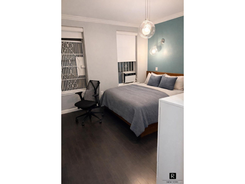 Turnkey and meticulously upgraded, Residence 4C is a - photo 10