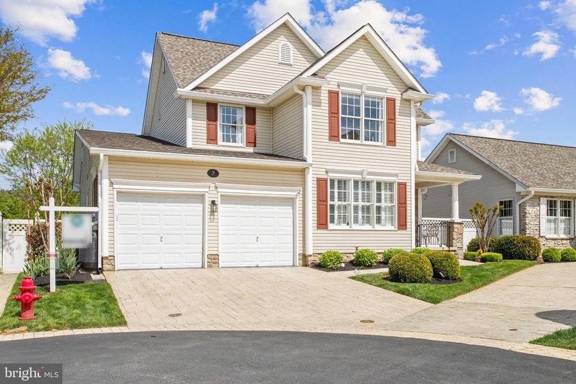 NEW PRICE! Welcome to 7 Derr Lane in the sought-after Villages - photo 2