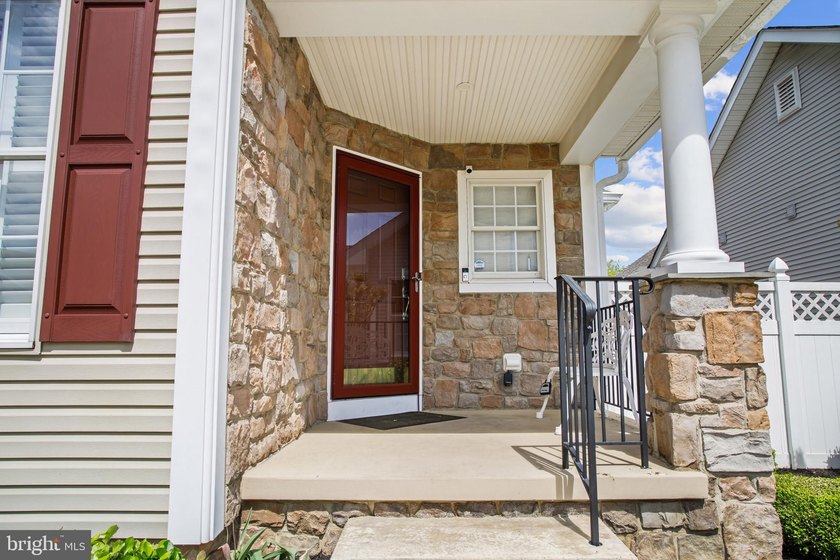 NEW PRICE! Welcome to 7 Derr Lane in the sought-after Villages - photo 3