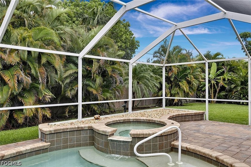 Welcome to your Dream home in Cape Coral! 3 LOT SITE!!! This - photo 37