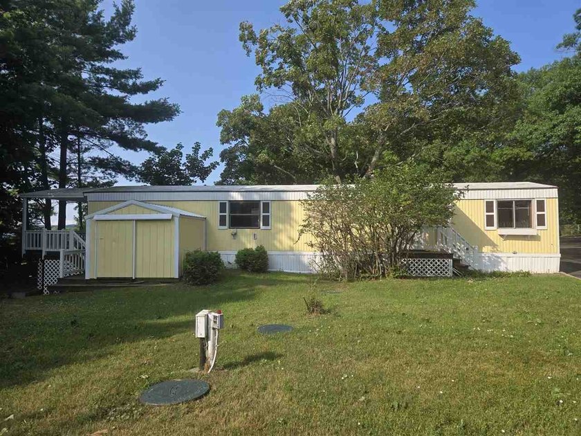 It's all about the great view of Lake Charlevoix! Nice spacious - photo 2