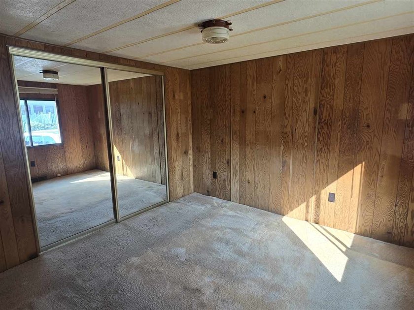 It's all about the great view of Lake Charlevoix! Nice spacious - photo 6