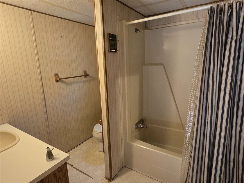 It's all about the great view of Lake Charlevoix! Nice spacious - photo 7