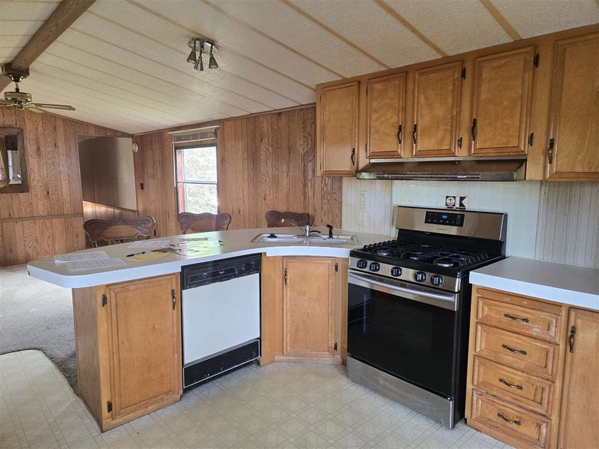 It's all about the great view of Lake Charlevoix! Nice spacious - photo 10