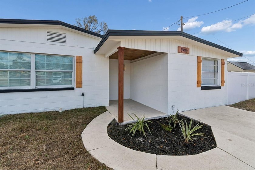 Located in desirable Town N' Country, updated 6 -Bedrooms and 5 - photo 11