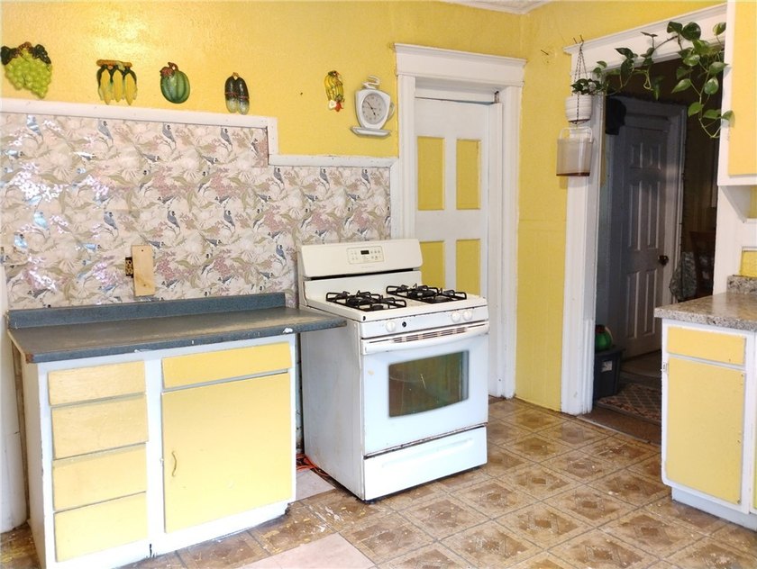 Another Rockin' Rochester Property! This 6-bedroom, 2.5-bath - photo 5