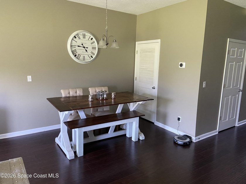Welcome to this beautifully maintained 2-bedroom, 3-bathroom - photo 9