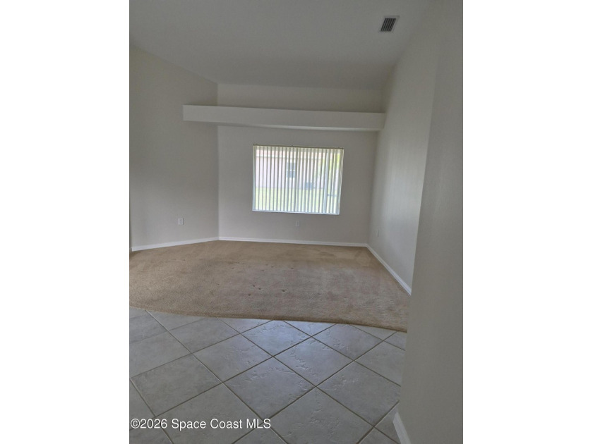 STOP THIS IS THE ONE! THIS HOME OFFERS SOARING VAULTED CEILINGS - photo 8