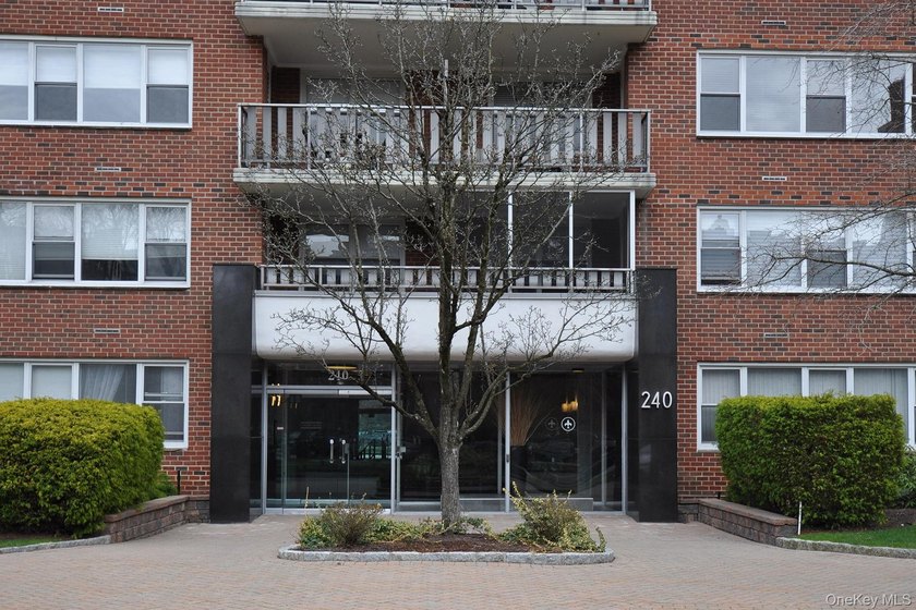 Opportunity Knocks! Sought after Garth Essex---Walk to Scarsdale - photo 2