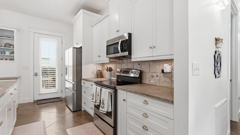 Experience the laid-back 30A lifestyle in the heart of Blue - photo 16