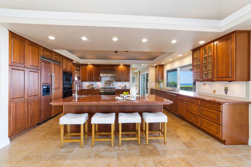 Perched above the Kona coast in the gated community of Bayview - photo 4