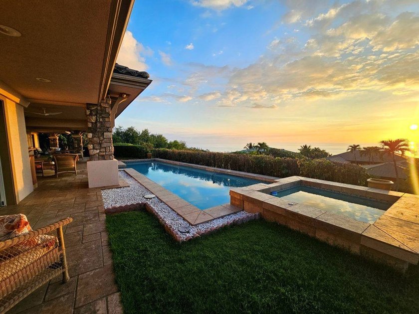Perched above the Kona coast in the gated community of Bayview - photo 5