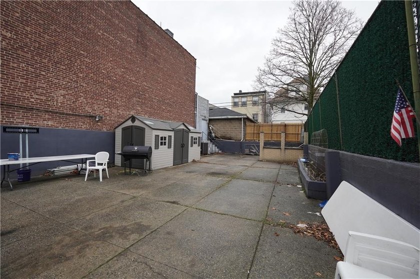 A massive property in the heart of Bay Ridge. This a fantastic - photo 8