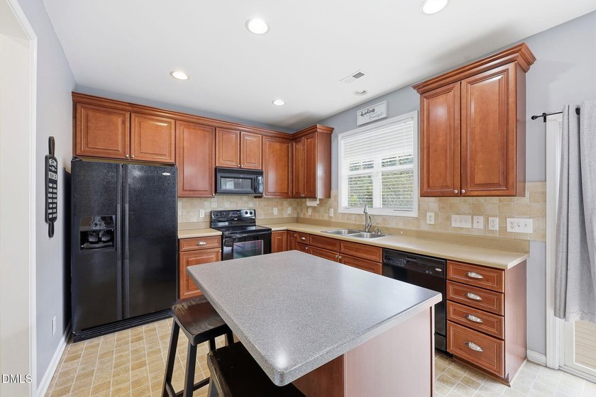 Welcome to this spacious 4-bedroom, 2.5-bath home in the - photo 11