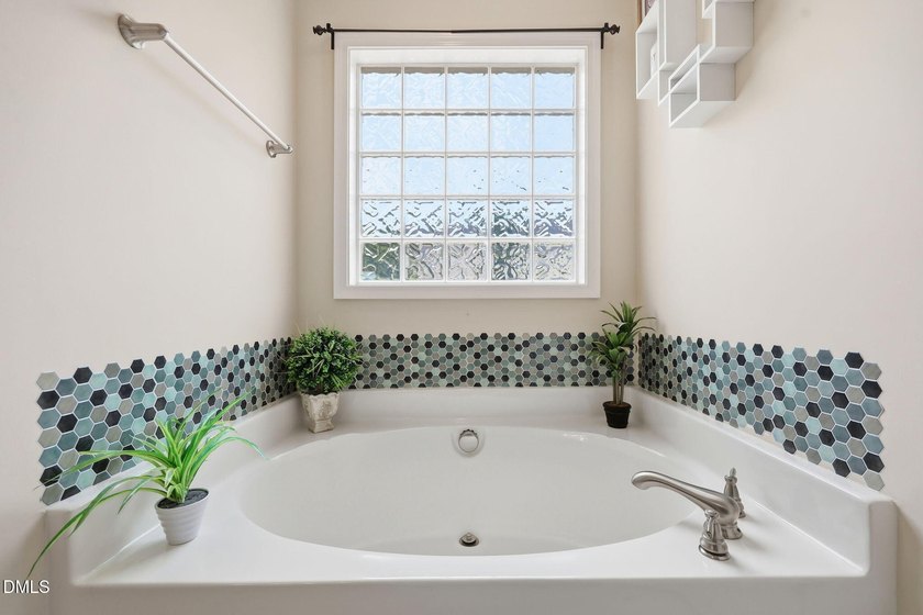 Welcome to this spacious 4-bedroom, 2.5-bath home in the - photo 20