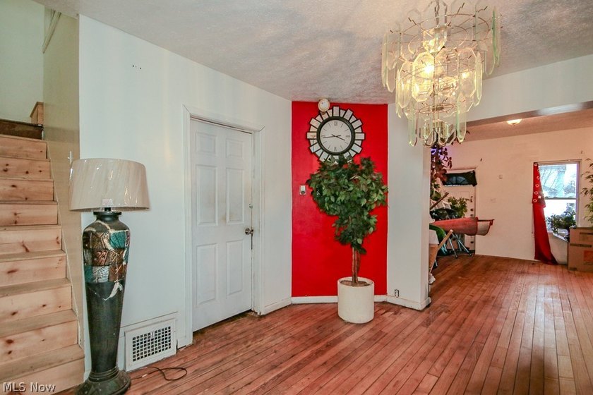 Welcome to this updated Colonial offering over 1,500 square feet - photo 2