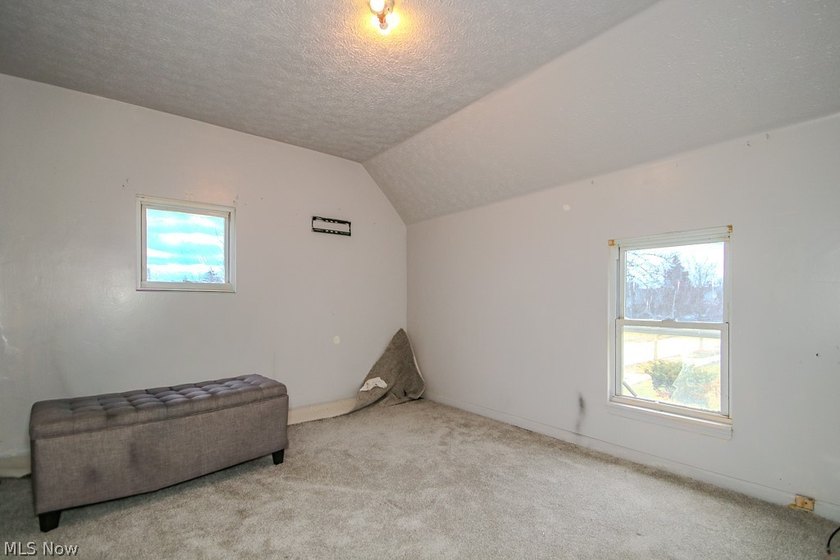 Welcome to this updated Colonial offering over 1,500 square feet - photo 5