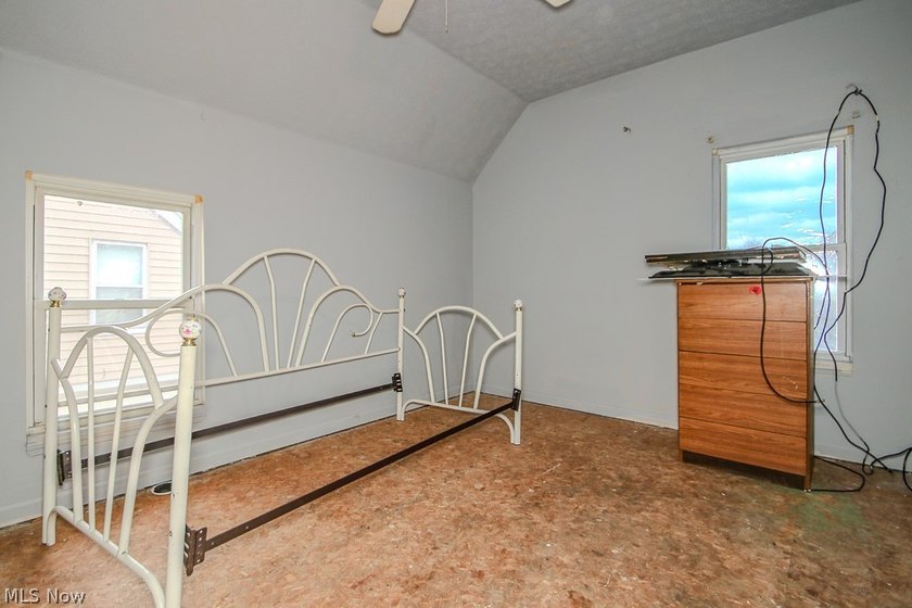 Welcome to this updated Colonial offering over 1,500 square feet - photo 6