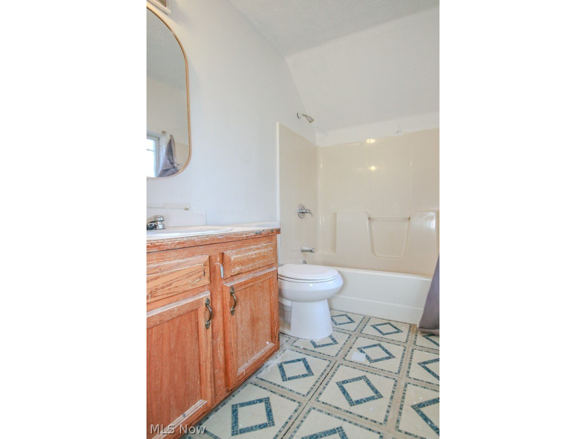 Welcome to this updated Colonial offering over 1,500 square feet - photo 7