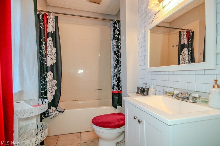 Welcome to this updated Colonial offering over 1,500 square feet - photo 8