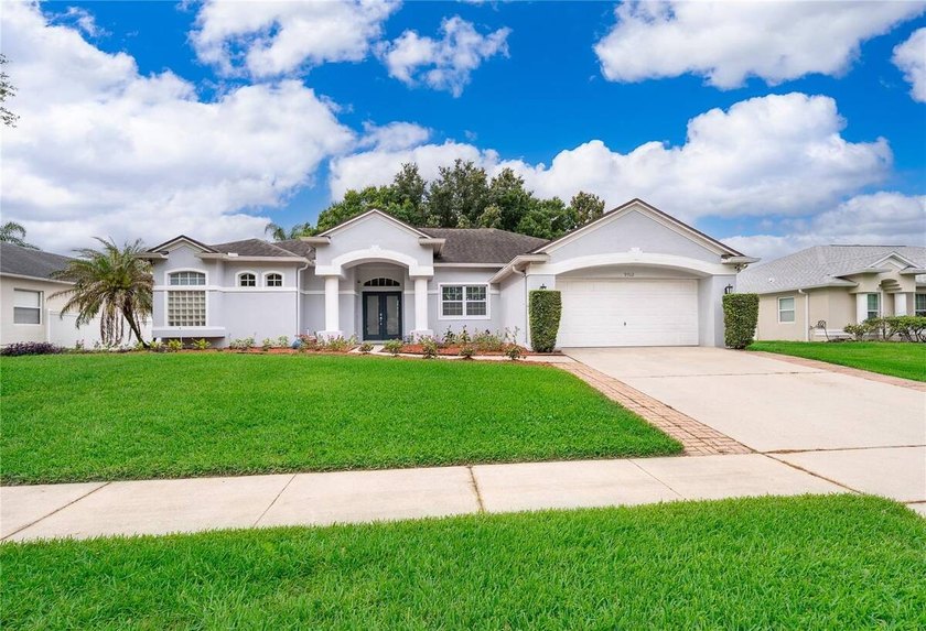 Under contract-accepting backup offers. Welcome to this - photo 2