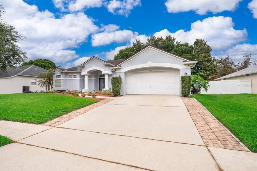 Under contract-accepting backup offers. Welcome to this - photo 5