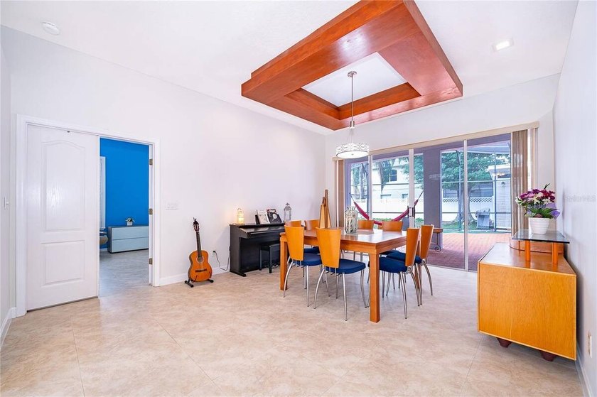 Under contract-accepting backup offers. Welcome to this - photo 6