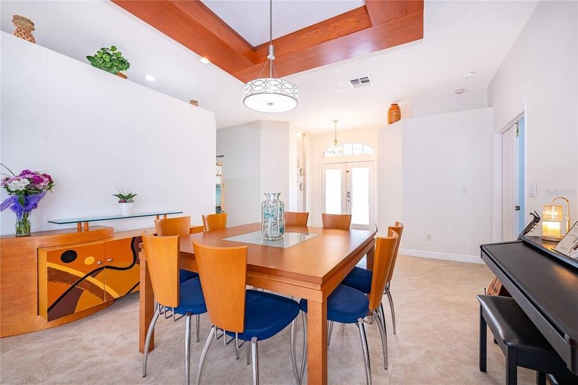 Under contract-accepting backup offers. Welcome to this - photo 7