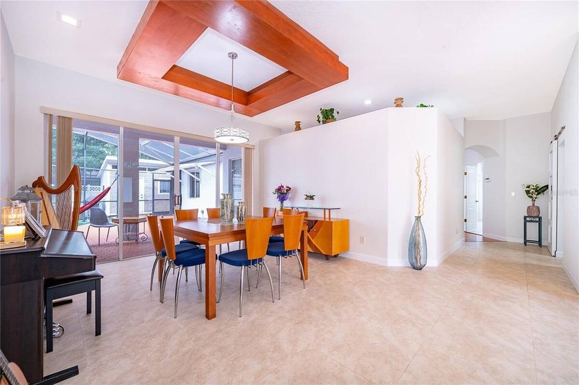 Under contract-accepting backup offers. Welcome to this - photo 9